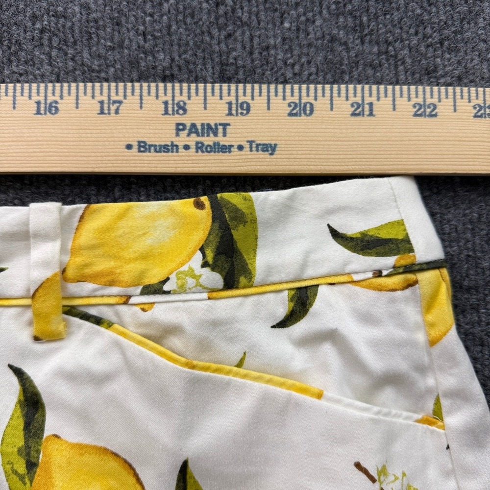 Lane Bryant Lemon Print Shorts Sz 24 White Yellow High Rise Stretch Fruit Preppy - Picture 12 of 13